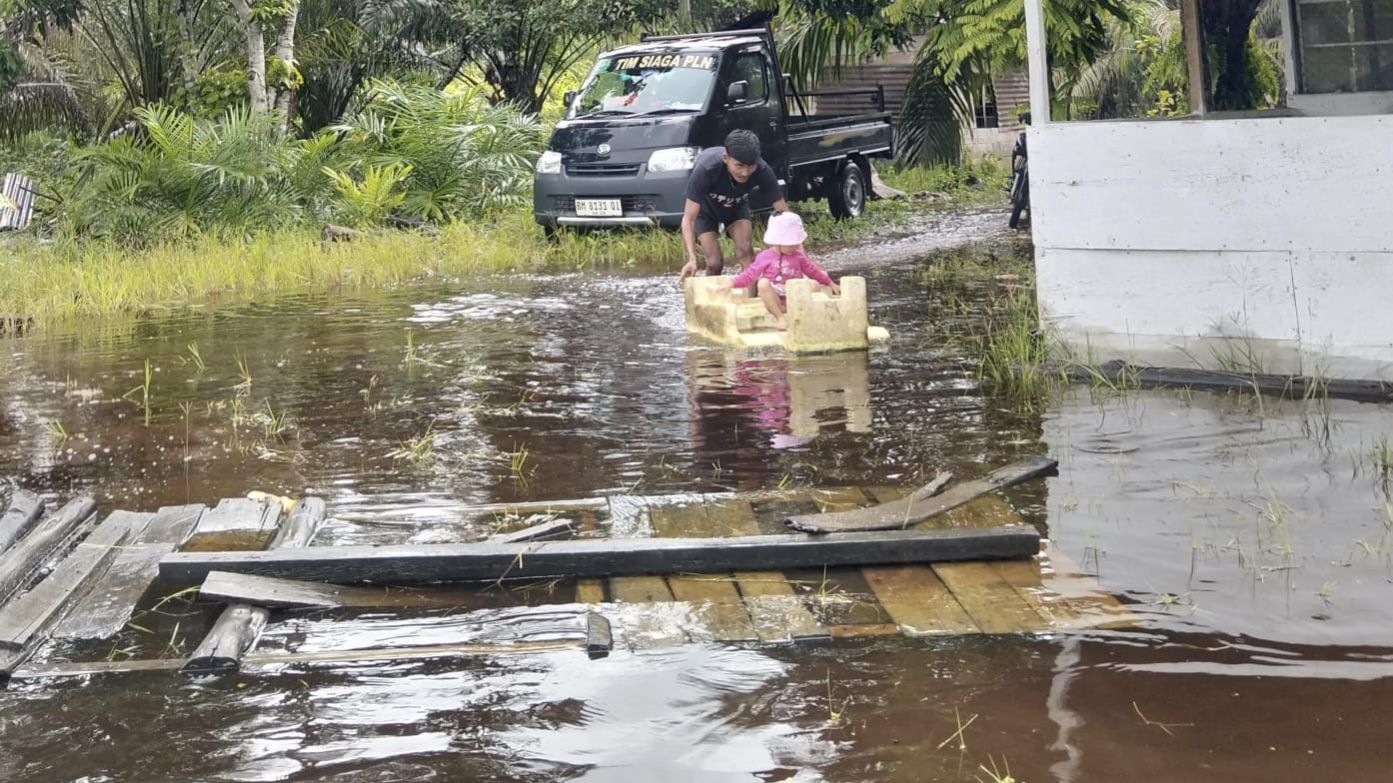 15 Kepala Keluarga di Kampung Dosan Siak Mengungsi Karena Banjir