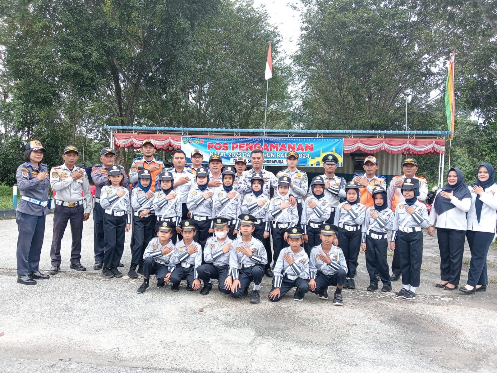 Dishub Siak Tanamkan Pendidikan Berlalu Lintas yang Baik Terhadap Puluhan Anak SD