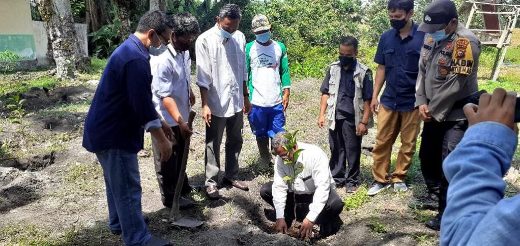 Kontak Tani Nelayan Andalan Bersama PT Kimia Tirta Utama Kembangkan Tanaman Jambu Kristal