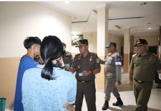 Ngamar di Hotel, Enam Pasang Muda-mudi Bukan Suami Istri Digrebek Satpol PP Siak