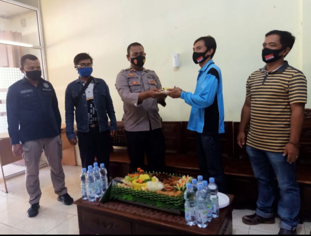 Peringati HUT ke-69 Humas Polri, Polres Siak Potong Tumpeng