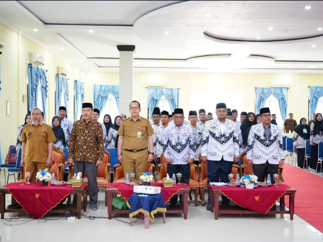 PGRI Siak Perkuat Perlindungan Profesi Guru Melalui Pelantikan LKBH dan DKGI