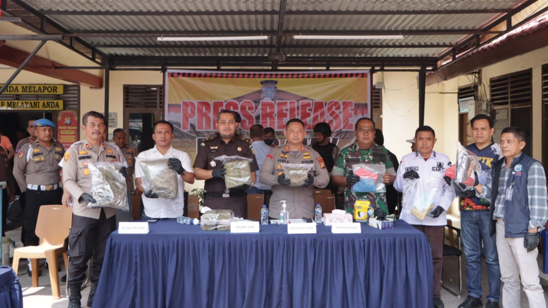 Polres Siak Gelar Press Release dan Pemusnahan 7 Kilogram Daun Ganja Kering