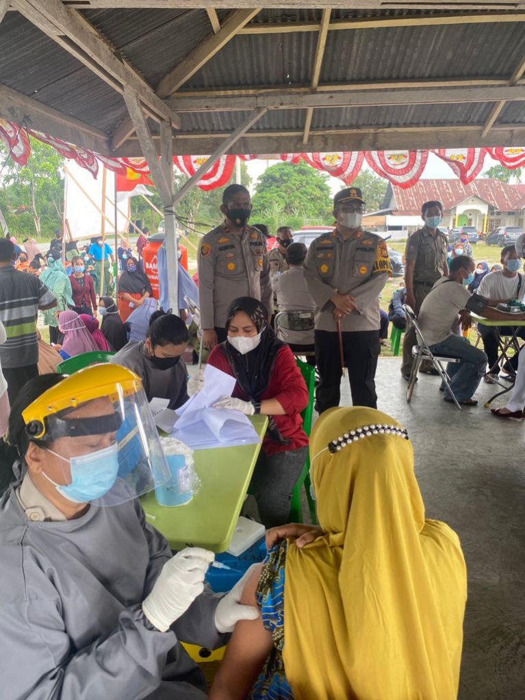 Polsek Koto Gasib Vaksin 520 Warga Menuju Kekebalan Komunal