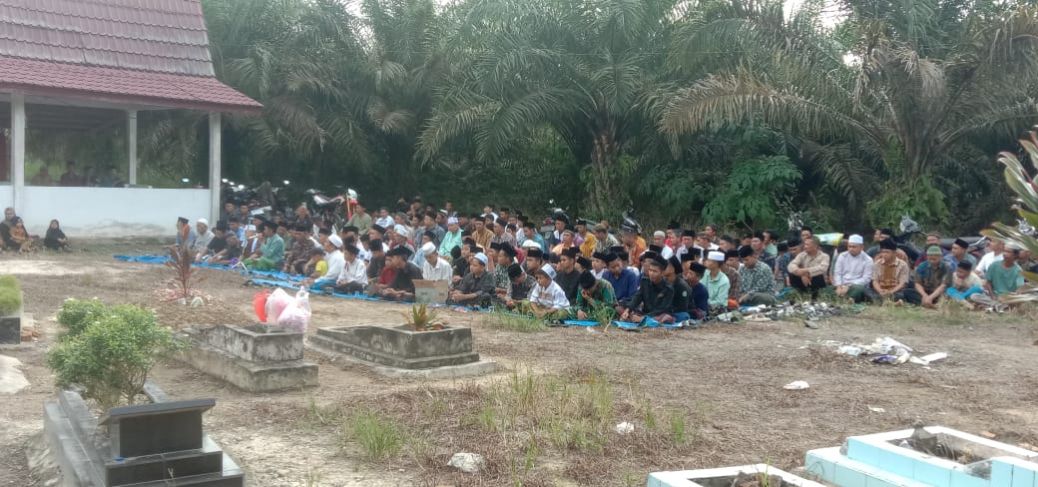 Sambut Bulan Ramadan, Ratusan Warga Langkai Lakukan Ziarah Kubur