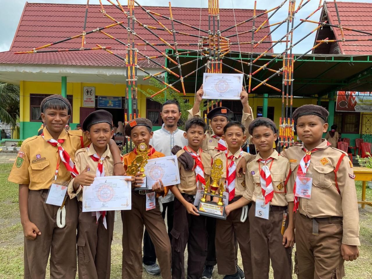 Sekolah Dasar Binaan PT KTU Sabet Juara Lomba Ketangkasan Pramuka