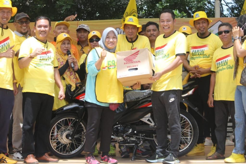 Siak Menguning, Ribuan Warga Ikut Serta Meriahkan HUT Golkar di Siak