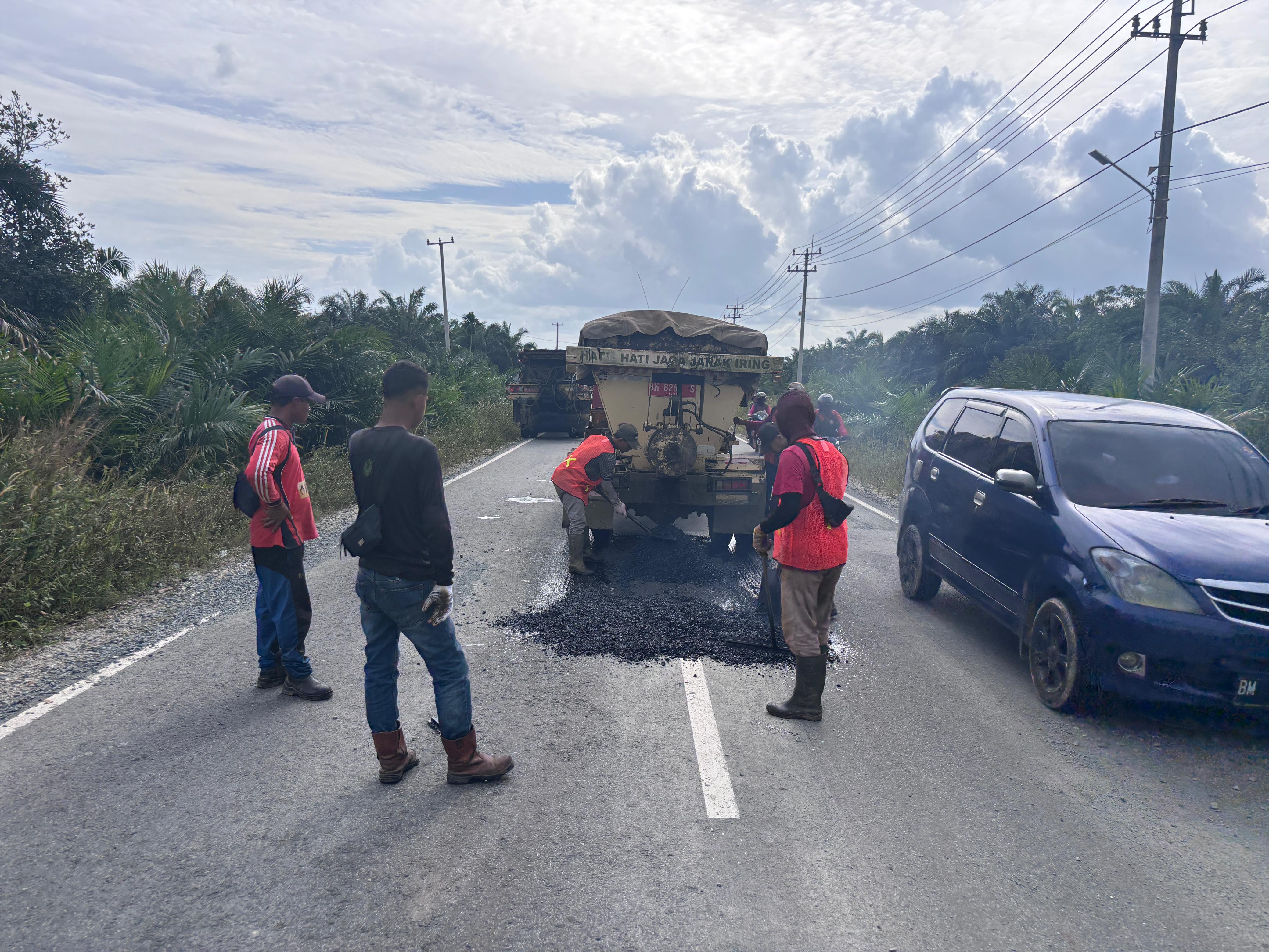Siasat Dinas PUPR Siak Benahi Jalan di Tengah 