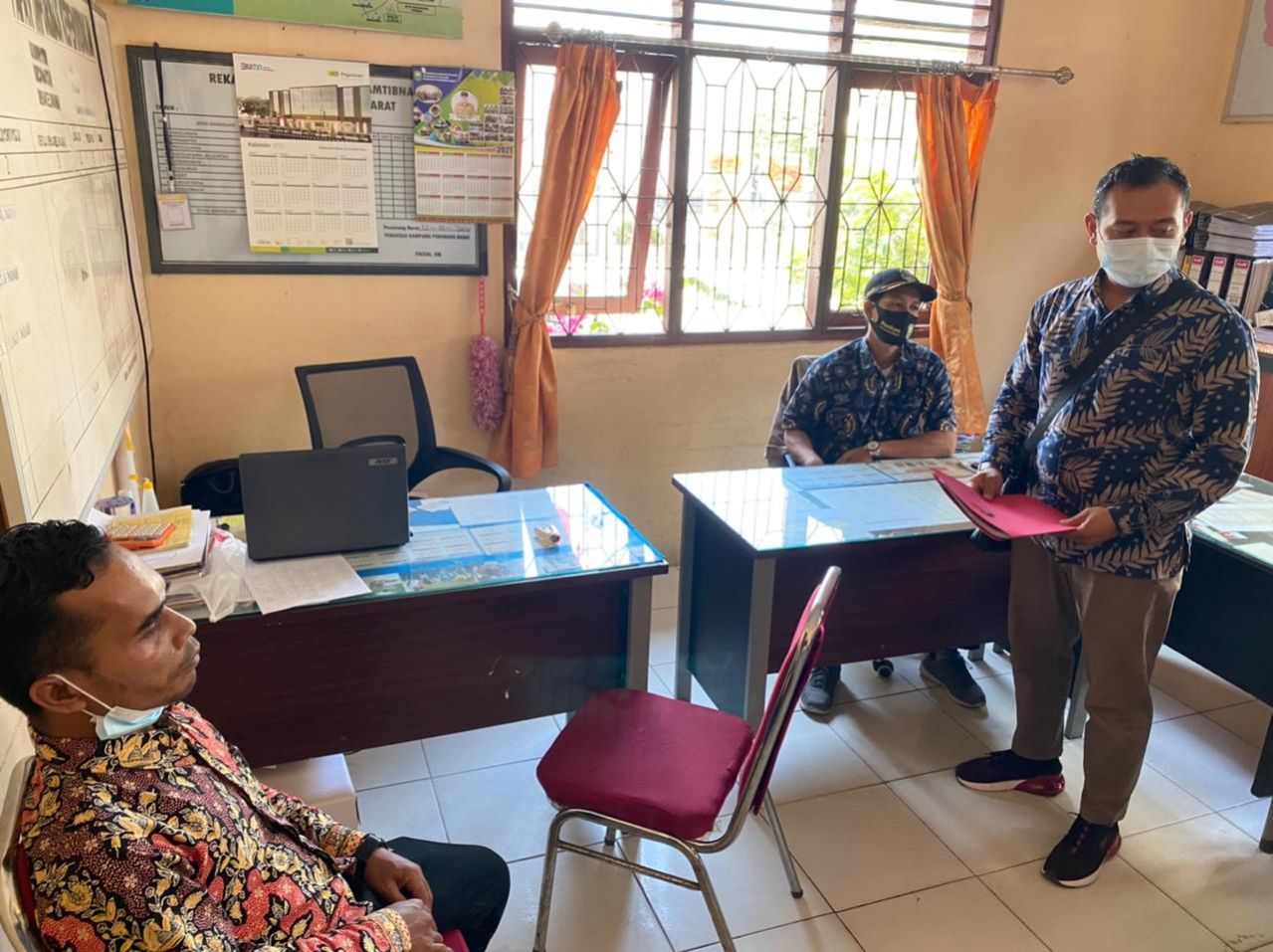 Staf Honorer di Kantor Desa Perawang Siak Terkena OTT Terkait Pengurusan Surat Tanah