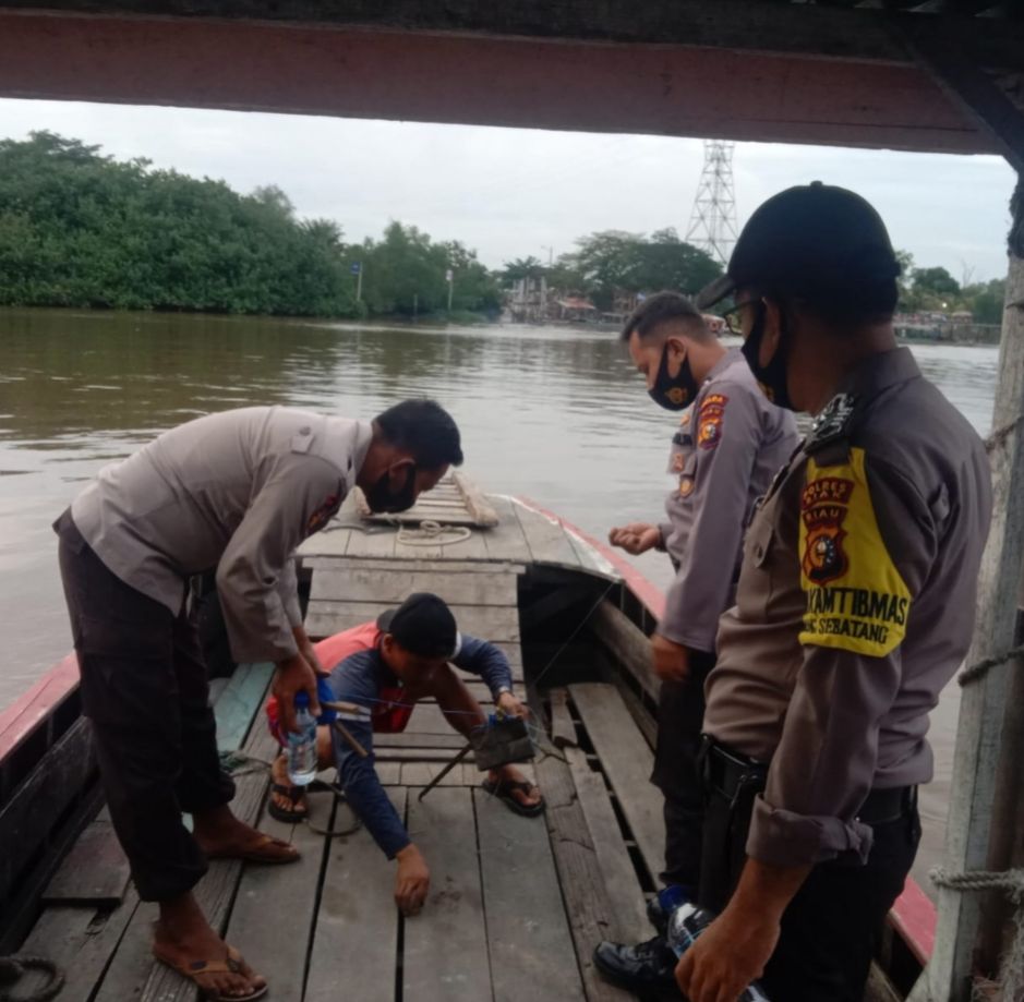 Terjatuh Dari Sampan, Purwanto Hilang di Sungai Siak
