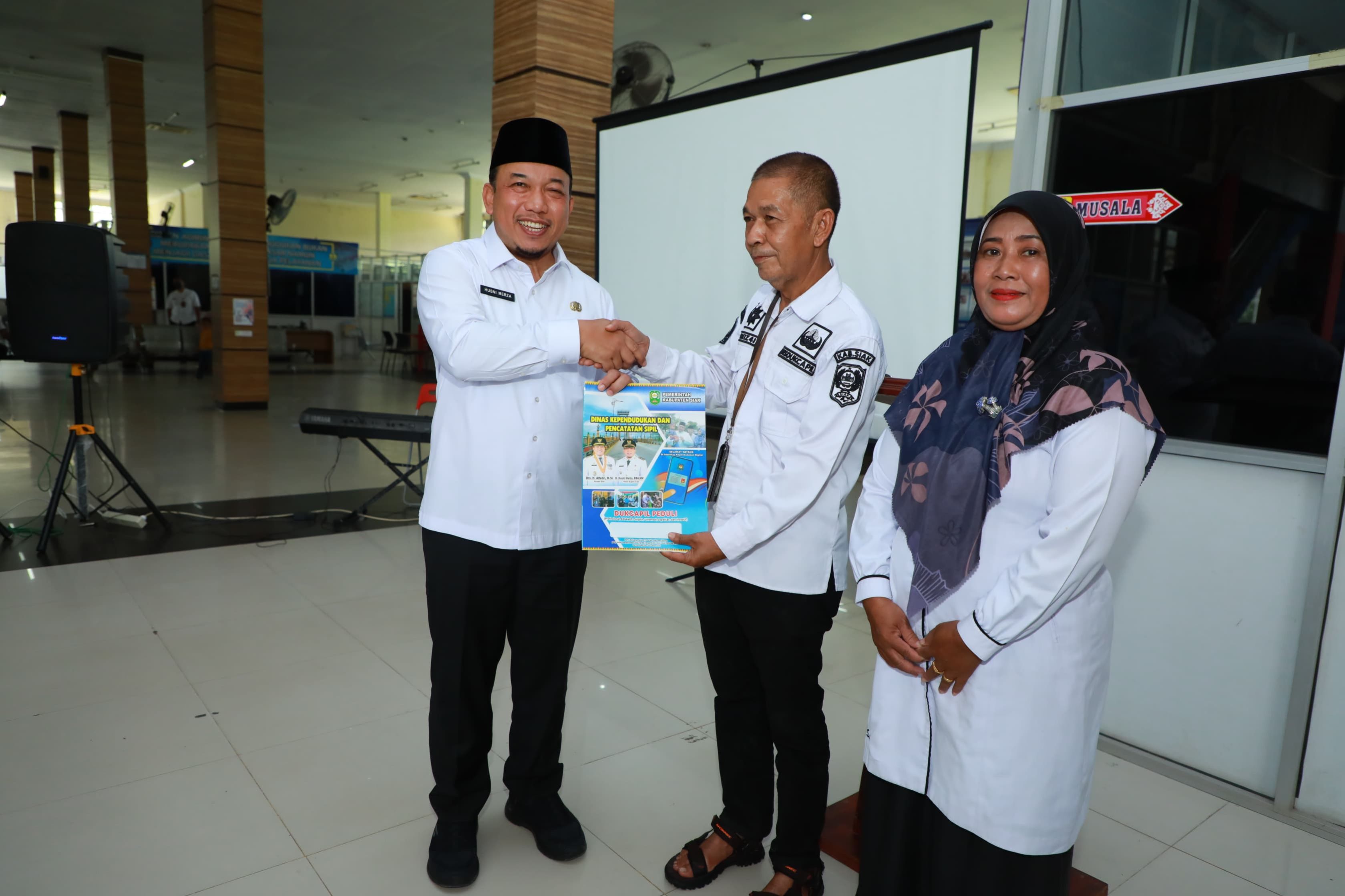 Wabup Siak Lepas Purna Tugas Kadisdukcapil