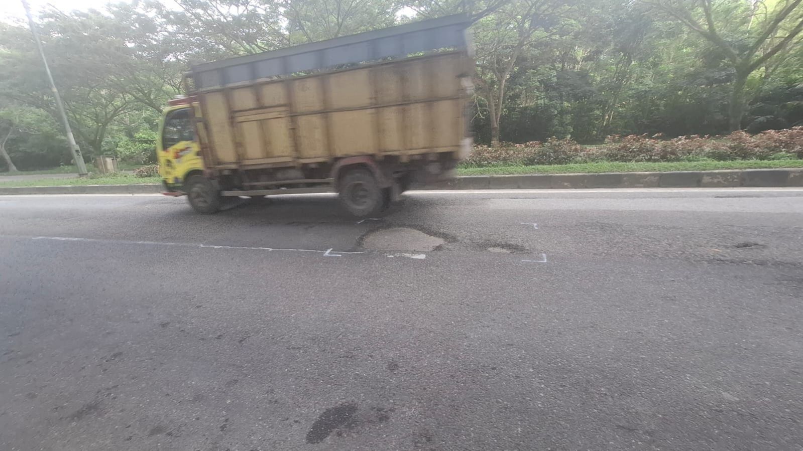 Warga Siak Keluhkan Jalan Berlobang, Minta Segera Diperbaiki